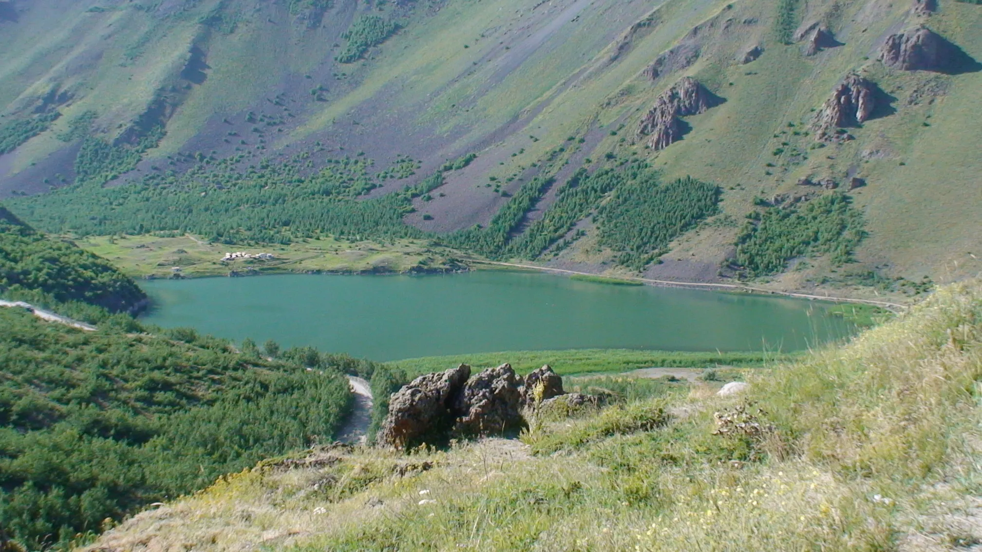 Nemrut Krateri içinde Ilıcagöl.