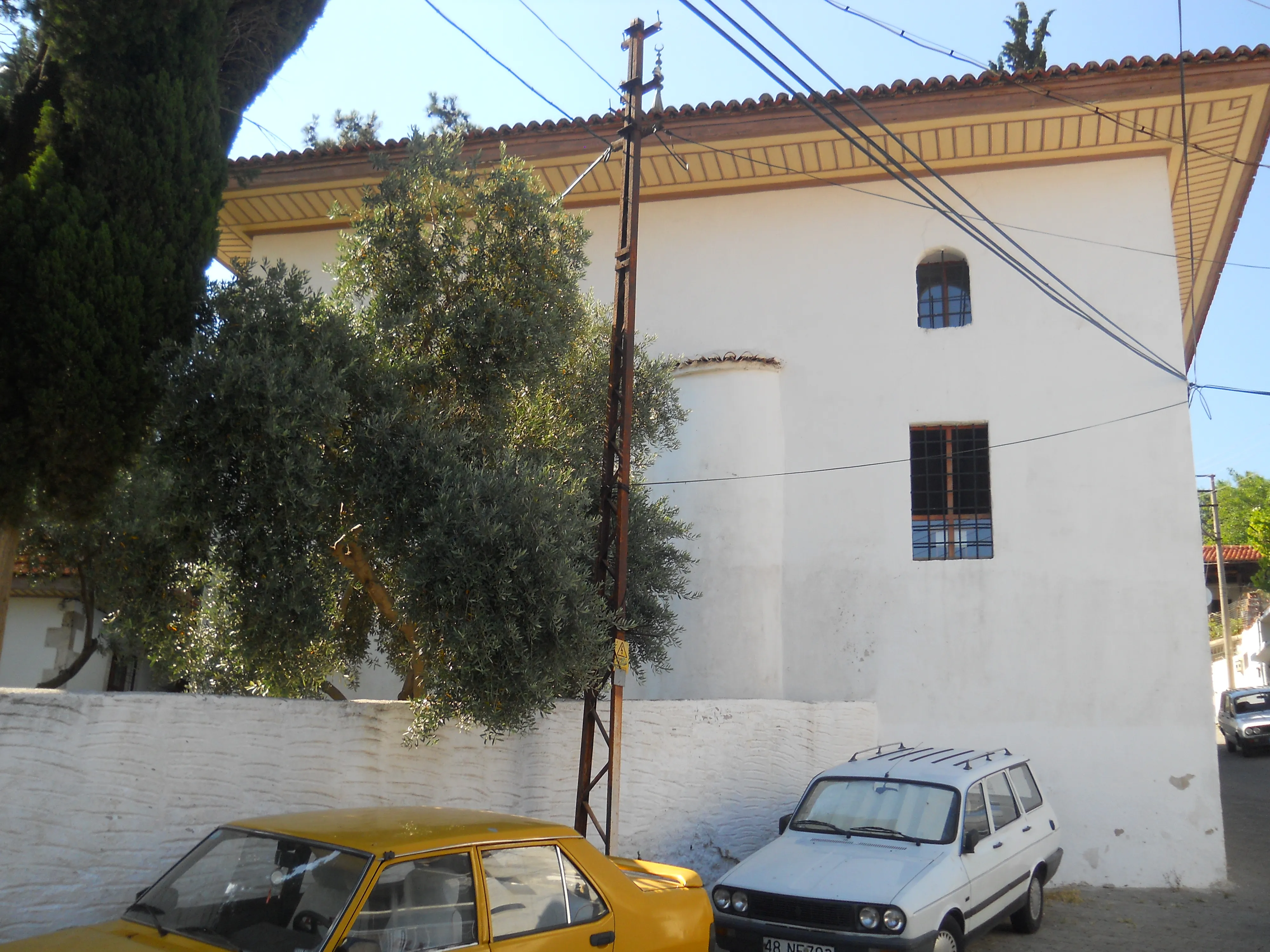 Caminin kıble tarafından görünüm
