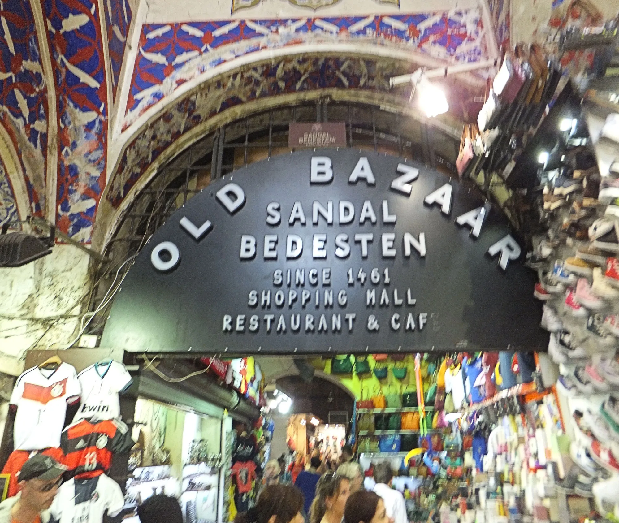 Bedestenin girişi