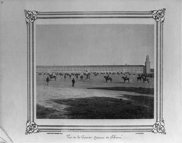 Selimiye Kışlası'nın 1880 ve 1893 yılları arasında bir tarihte çekilmiş olan fotoğrafı (Abdullah Biraderler, ABD Kongre Kütüphanesi)