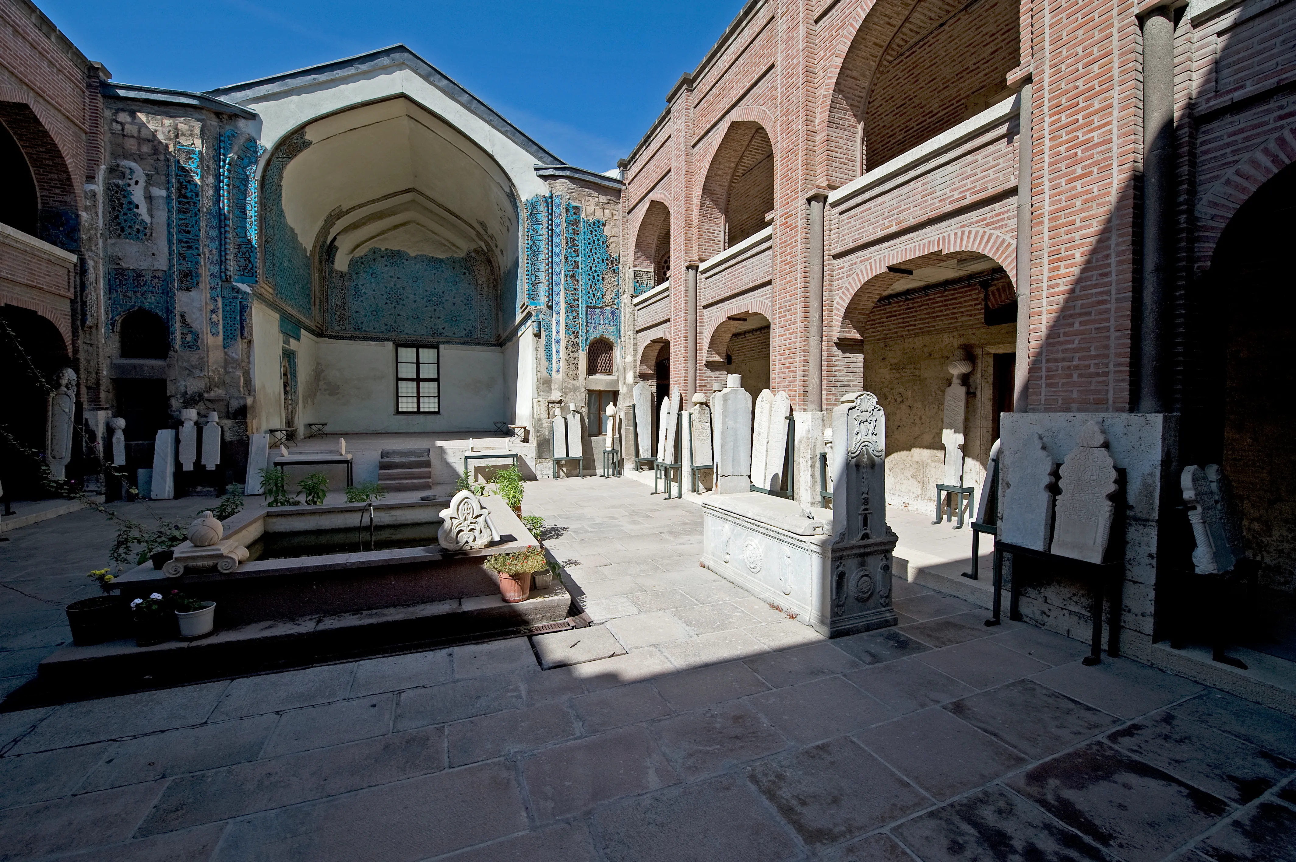 Taçkapı süslemeleri