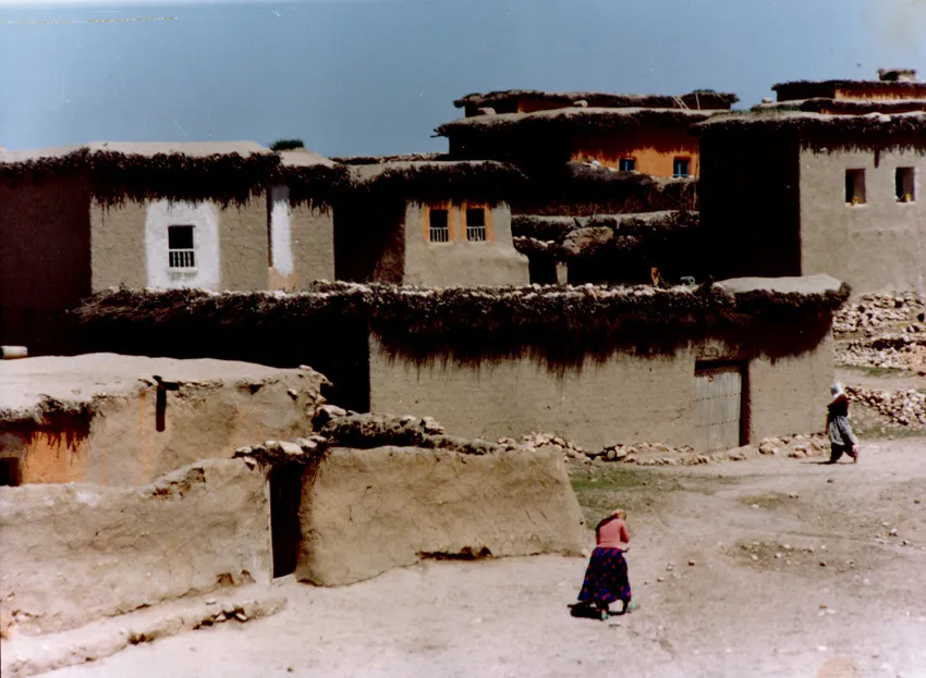 Mahalleden bir görünüm (1986)