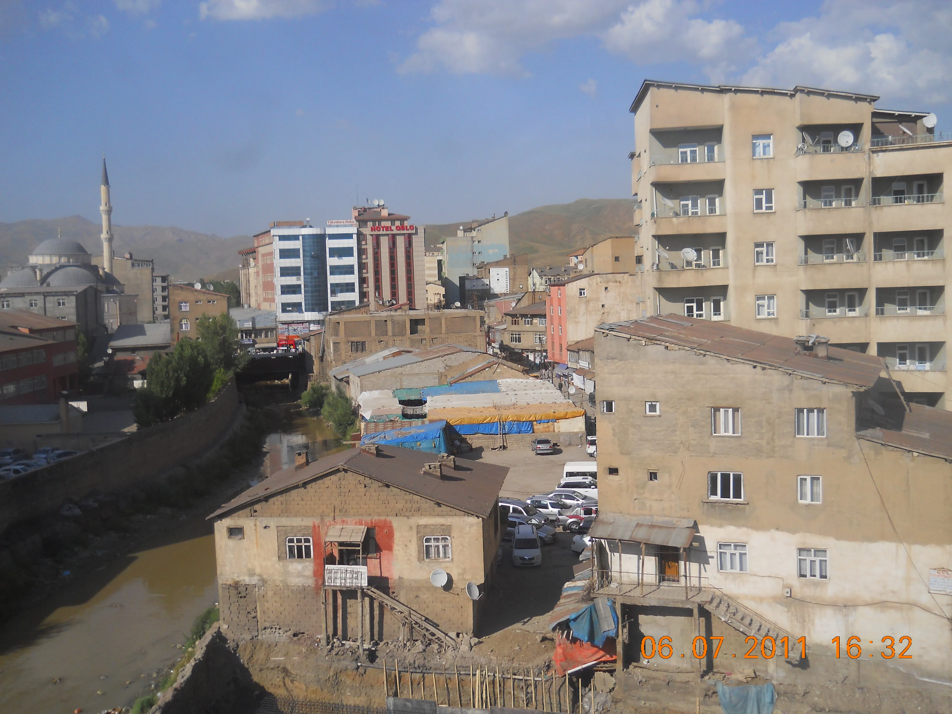 Yüksekova'dan bir görünüm (Temmuz 2011)