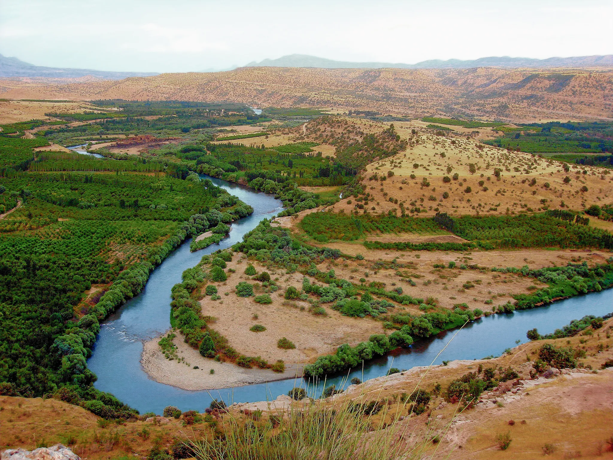 Erbil yakınında Büyük Zap Nehri'nin görünümü